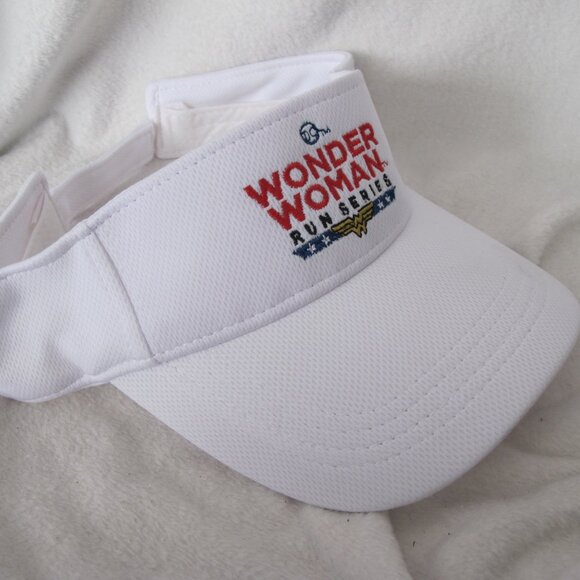 NEW - Wonder Woman Run Series Visor - Picture 1 of 9